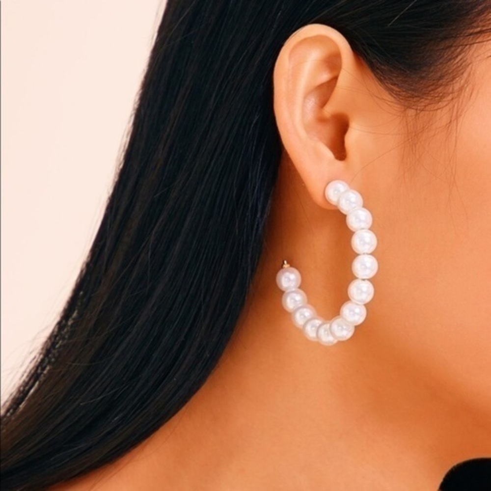 3/$30 💛 Faux Pearl Hoop Earrings